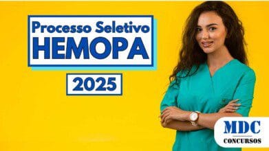 Processos Seletivos 2 Imagem com fundo amarelo vibrante mostrando uma mulher jovem de cabelos longos e escuros, vestindo uniforme verde-esmeralda, sorrindo e com os braços cruzados. À esquerda, em destaque, está o texto “Processo Seletivo HEMOPA 2025” em letras azuis sobre fundo branco com borda azul. No canto inferior direito, o logotipo da MDC Concursos aparece em azul sobre fundo branco