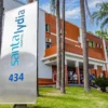 Placa vertical branca com o logotipo azul do Hospital Santa Lydia - Processo Seletivo FHSL