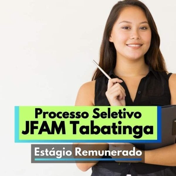Imagem de divulgação de processo seletivo para estágio remunerado da Justiça Federal do Amazonas em Tabatinga. A imagem mostra uma jovem estudante sorridente, vestindo camisa preta sem mangas, segurando uma pasta preta e uma caneta. O fundo é branco e limpo, transmitindo um visual profissional. No centro da imagem, há um destaque com os dizeres “Processo Seletivo JFAM Tabatinga” e “Estágio Remunerado” em fontes grandes e chamativas.