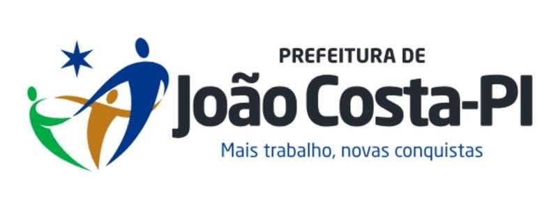João Costa - PI lança seletivo com 7 vagas de até R$ 2,5 mil 1 Logotipo da Prefeitura de João Costa, no estado do Piauí, com ilustrações estilizadas de três figuras humanas coloridas em verde, laranja e azul, de mãos dadas, formando um círculo com uma estrela azul de cinco pontas acima. Ao lado direito, está escrito "Prefeitura de João Costa-PI" em letras grandes e pretas, seguido do slogan "Mais trabalho, novas conquistas" em azul. O design transmite união, progresso e compromisso com a comunidade.
