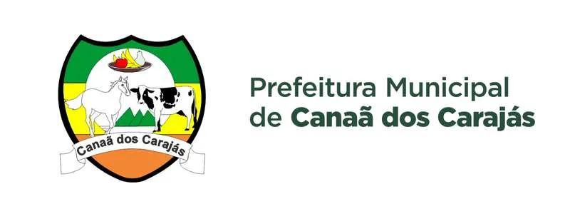 SEMED Canaã dos Carajás (PA) abre 1.086 vagas de R$ 4,9 mil 1 A imagem apresenta o brasão e o logotipo da Prefeitura Municipal de Canaã dos Carajás, no estado do Pará. À esquerda, o brasão possui fundo verde com elementos que representam a agropecuária e a cultura local, como um cavalo branco, uma vaca preta e branca, montanhas verdes, um céu branco e um sol com alimentos em um prato. Abaixo, há uma faixa com o nome “Canaã dos Carajás”. À direita, está o texto “Prefeitura Municipal de Canaã dos Carajás” escrito em letras verdes, com destaque em negrito para o nome da cidade.