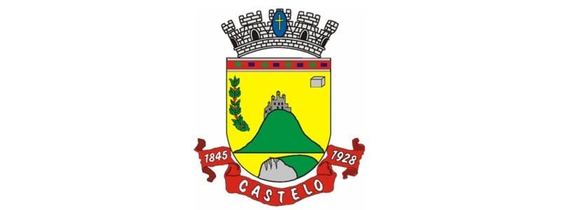 Castelo ES abre concurso c/ 73 vagas e salários de até R$ 6 mil 1 Brasão do município de Castelo-ES com uma fortaleza sobre um morro verde, cercado por símbolos agrícolas e datas 1845 e 1928 em faixa vermelha.