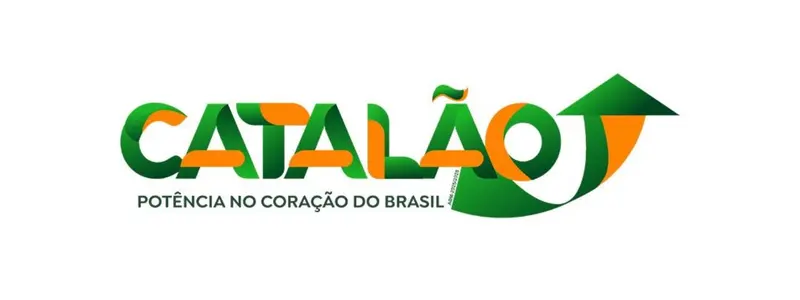 Catalão/GO lança processo seletivo com 61 vagas de até R$ 4.867,77 1 Logotipo de Catalão com letras estilizadas em verde e laranja e seta verde apontando para cima, acompanhado do slogan “Potência no coração do Brasil”