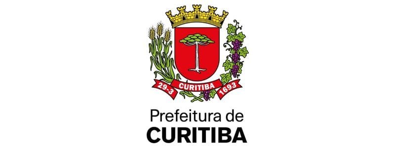Curitiba abre seleção com 300 vagas de R$ 4.526,88 p/ Professor 1 Brasão da Prefeitura de Curitiba com escudo vermelho, araucária central, ramos de trigo e uva nas laterais, coroa dourada e datas 29.3.1693.