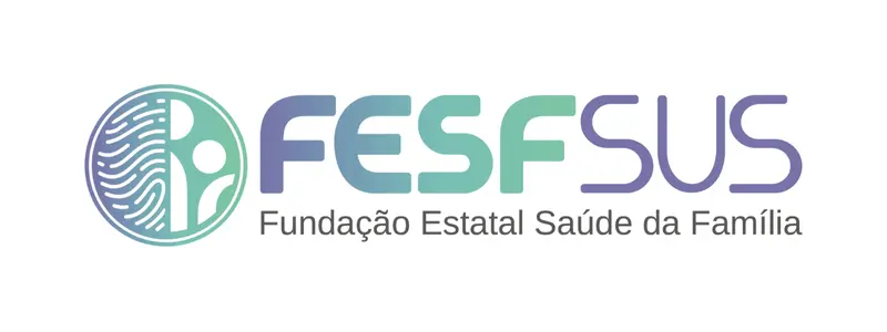 Logotipo da Fundação Estatal Saúde da Família (FESF-SUS) com símbolo circular à esquerda e texto em tons de azul e verde à direita.
