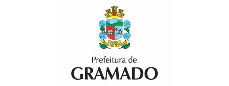 Gramado abre processo seletivo com salário de R$ 4.249,71 1 Brasão da Prefeitura de Gramado com flores azuis ao redor e o nome “Prefeitura de Gramado” escrito abaixo.