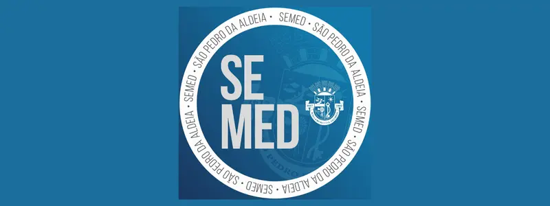 Logotipo da SEMED de São Pedro da Aldeia com círculo branco contendo o nome da secretaria e fundo azul com brasão ao centro.