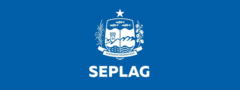 SEPLAG/AL abre concurso com 37 vagas e salários de R$ 5,7 mil 1 Logotipo da SEPLAG sobre fundo azul, apresentando o brasão do estado de Alagoas em branco acima do nome do órgão.