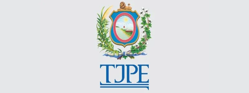 TJPE promove concurso com remuneração de até R$ 7.634,45 1 Brasão do Tribunal de Justiça de Pernambuco (TJPE) com elementos simbólicos e as letras “TJPE” abaixo.