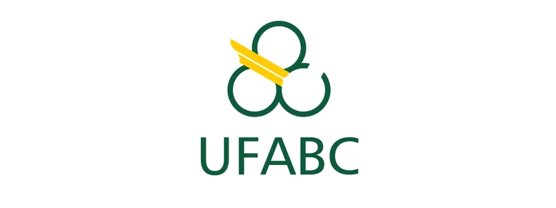UFABC lança concurso com 45 vagas de até R$ 4.967,04 p/ TAE 1 Logotipo da UFABC com três círculos verdes interligados e uma faixa amarela, acompanhado do texto UFABC em verde.