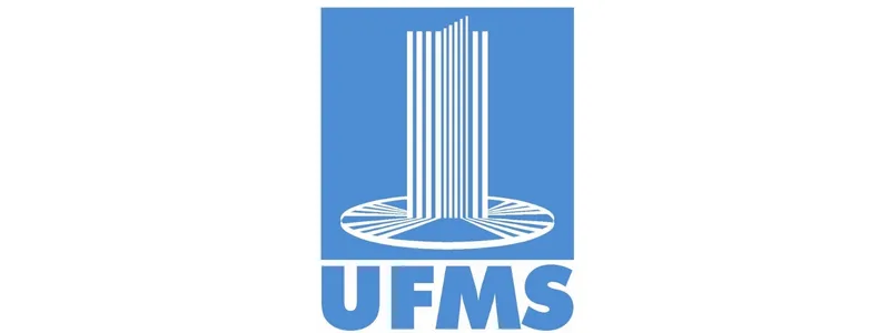 UFMS processo seletivo c/ 40 Vagas para Professor Substituto 1 Logotipo da UFMS com símbolo estilizado em branco sobre fundo azul e a sigla UFMS em letras maiúsculas.