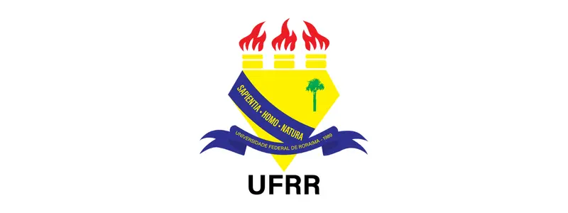 Logomarca da UFRR com escudo amarelo e azul, três tochas vermelhas no topo, lema em latim, faixa com o nome Universidade Federal de Roraima e a sigla UFRR abaixo