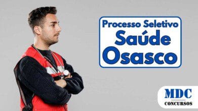 Homem jovem de perfil, de braços cruzados, usando colete vermelho refletivo sobre suéter preto e um estetoscópio no pescoço, com expressão séria e olhar direcionado para o lado, em fundo cinza neutro - Osasco abre 131 vagas com salários de até R$ 7,2 mil em Processo Seletivo