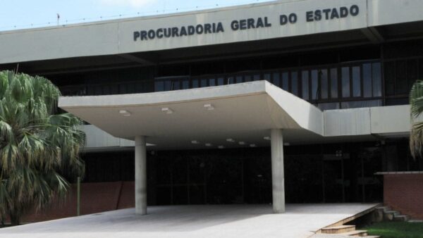 PGE TO abre concurso com 10 vagas de R$ 36,9 mil para Procurador 4 Fachada da Procuradoria-Geral do Estado do Tocantins com entrada principal e letreiro em destaque. Foto: Divulgação/PGE-TO (Jocyelma Santana)