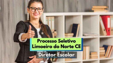 Processos Seletivos 8 Imagem de uma mulher sorridente usando óculos e traje formal escuro, fazendo sinal de positivo com o polegar da mão direita. Ao fundo, há uma estante com livros, pastas e documentos organizados, remetendo a um ambiente educacional ou administrativo. Em destaque, aparece uma faixa com os dizeres “Processo Seletivo Limoeiro do Norte CE – Diretor Escolar”, indicando uma seleção pública para cargos na área da educação.
