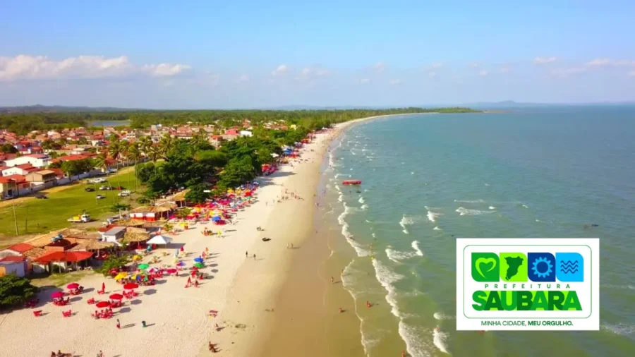 Concurso Saubara BA com imagem aérea do litoral e da cidade de Saubara na Bahia