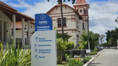Placa do Complexo Hospitalar de Barbacena, instituição com processo seletivo FHEMIG