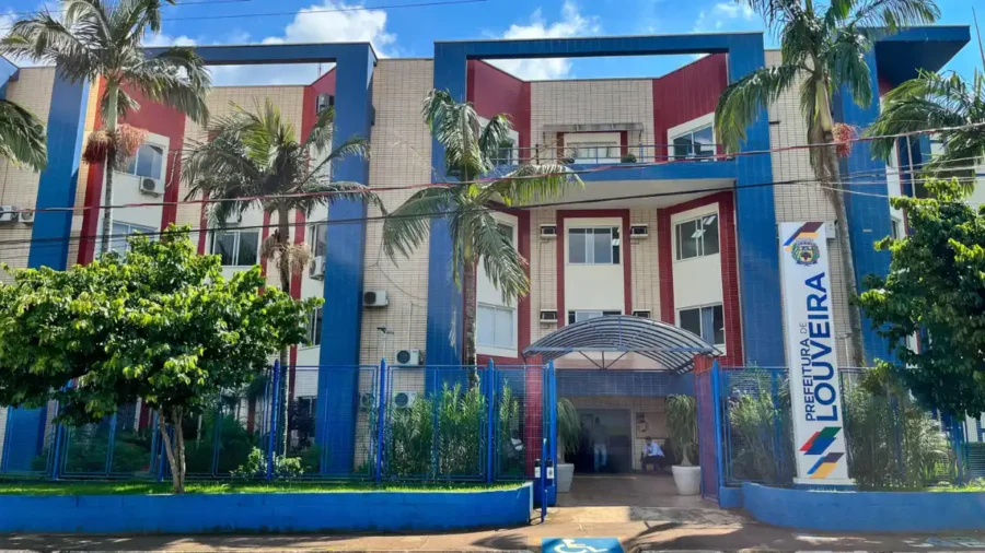 Fachada da Prefeitura de Louveira no processo seletivo Louveira SP 2026