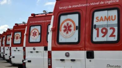 Processos Seletivos 2 Ambulâncias do SAMU 192 enfileiradas ilustram o processo seletivo PROAMUSEP
