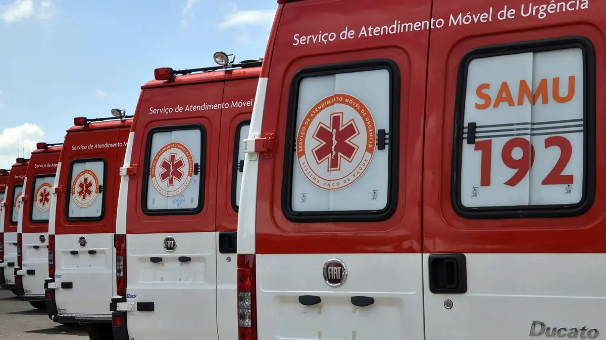 Processo Seletivo PROAMUSEP abre vagas no SAMU com salários de até R$ 5.414,57 1 Ambulâncias do SAMU 192 enfileiradas ilustram o processo seletivo PROAMUSEP