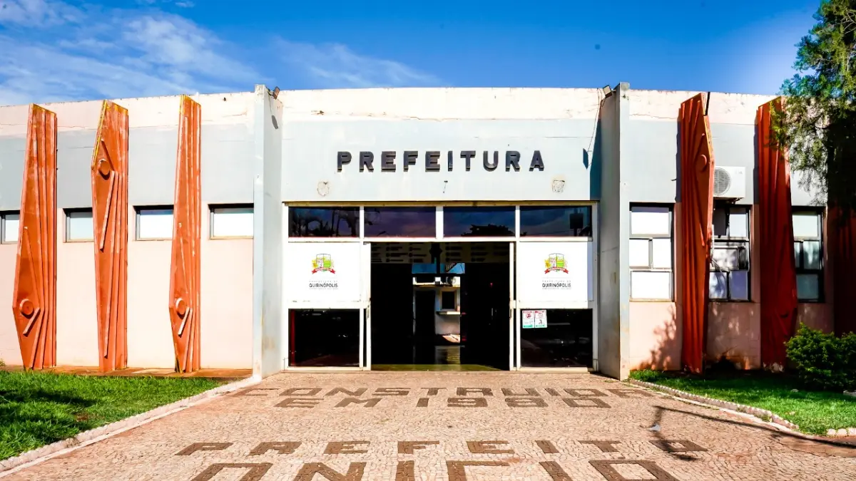 Processo Seletivo Quirinópolis GO 2026 — fachada da Prefeitura Municipal de Quirinópolis, em Goiás