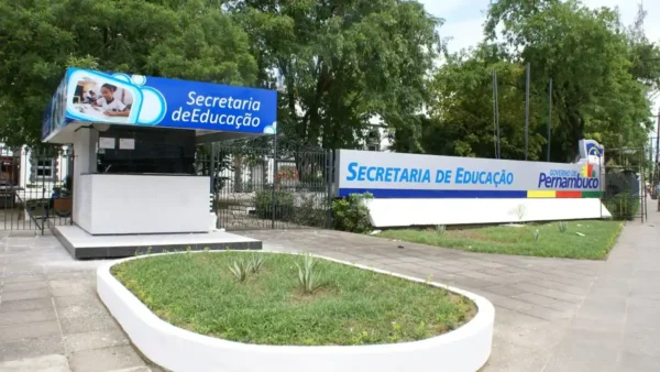 Processo Seletivo SEE PE abre 24 vagas com salários de até R$ 5.130,63 para professores 2 Processo Seletivo SEE PE
