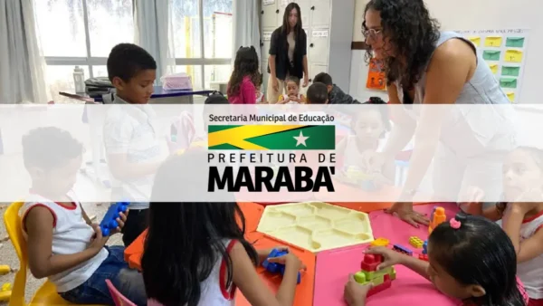 Processo Seletivo SEMED Marabá PA oferece salários de até R$ 4,5 mil para professores 5 Processo Seletivo SEMED Marabá PA com crianças e professora em sala de aula com blocos coloridos