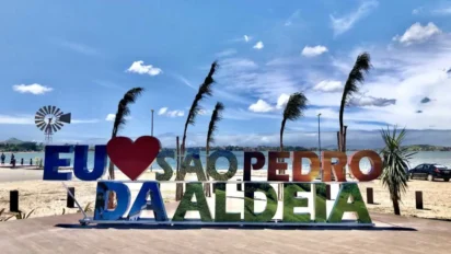 Letreiro colorido "Eu amo São Pedro da Aldeia" na orla, Processo Seletivo São Pedro da Aldeia RJ