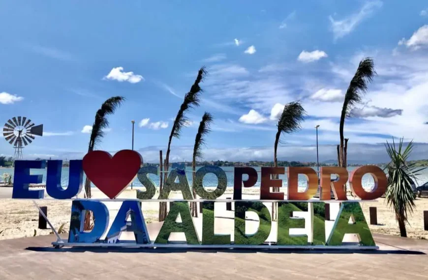 Letreiro colorido "Eu amo São Pedro da Aldeia" na orla, Processo Seletivo São Pedro da Aldeia RJ