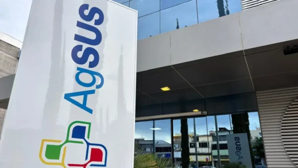 Processo seletivo AgSUS oferece salário inicial de R$ 8,8 mil para Psicólogos 3 Fachada da AgSUS, sede do processo seletivo AgSUS para cadastro de reserva