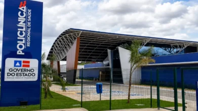 Fachada da Policlínica Regional de Saúde da Bahia, local de atuação do processo seletivo CRS Irecê BA