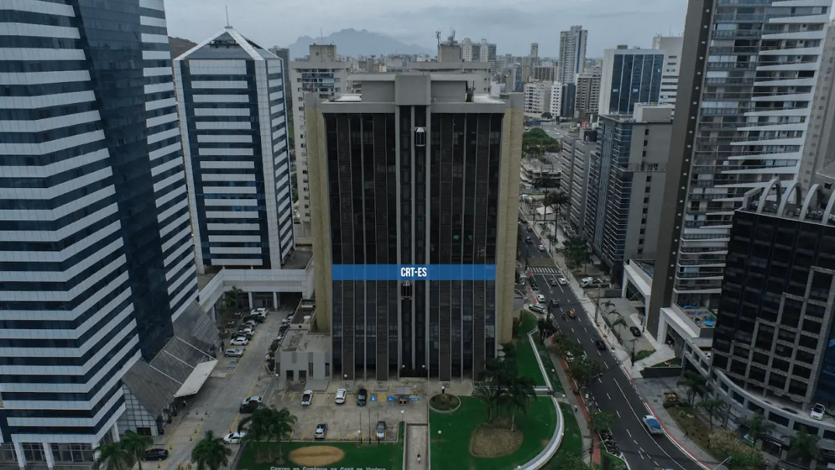 Prédio do CRT-ES em Vitória durante o processo seletivo CRT ES 2026