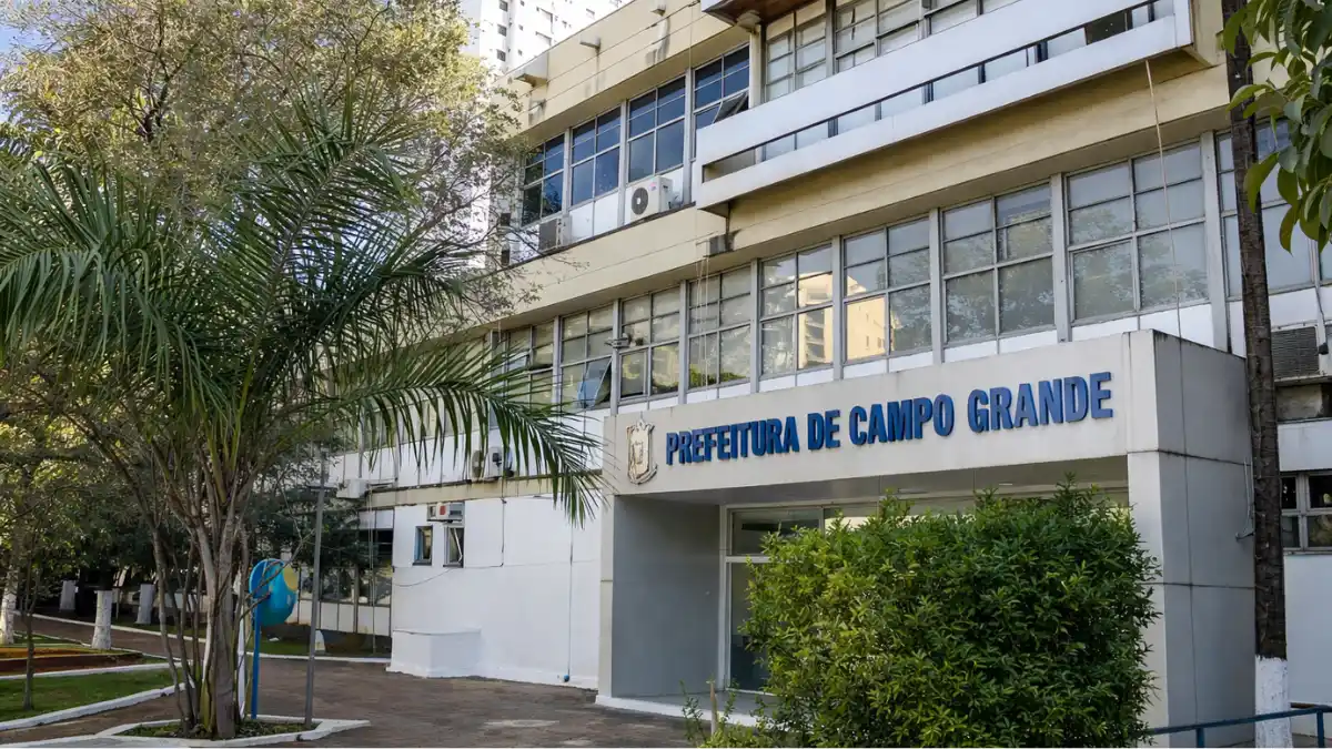 Processo seletivo Campo Grande abre 982 vagas com salários de até R$ 3,2 mil; veja detalhes 1 Processo seletivo Campo Grande: fachada da Prefeitura com sede administrativa em destaque