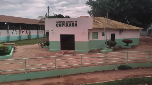 Processo seletivo Capixaba AC abre 790 vagas com salários de até R$ 5.650,00 4 Fachada da Prefeitura Municipal de Capixaba, órgão do processo seletivo Capixaba AC 2026