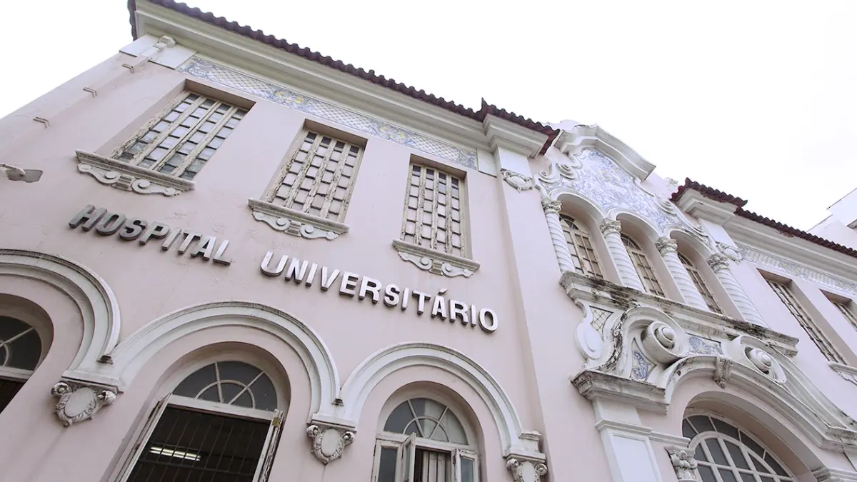 Fachada de hospital universitário federal, cenário do processo seletivo EBSERH 2026
