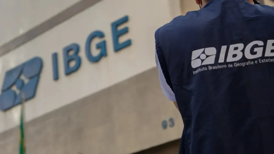 Processo seletivo IBGE 2026 com agente do IBGE em atuação