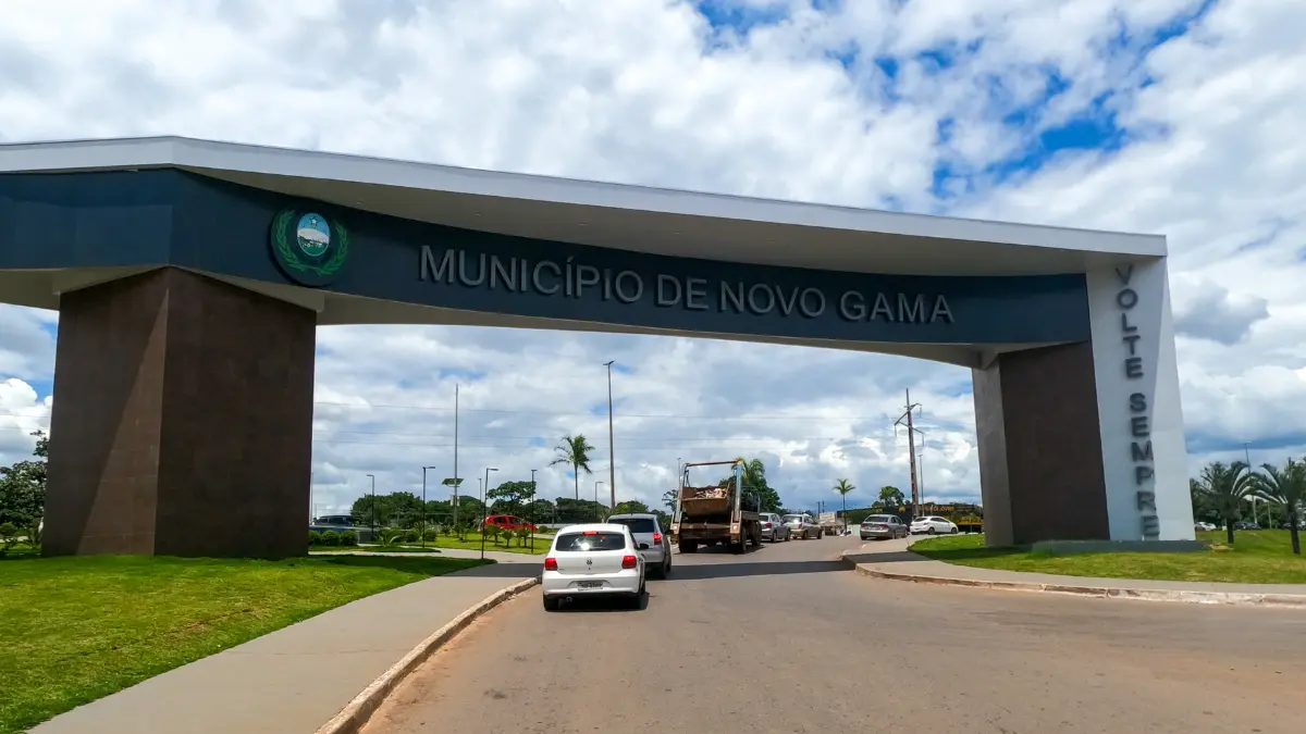 Processo seletivo Novo Gama GO 2026 — pórtico de entrada do Município de Novo Gama, em Goiás