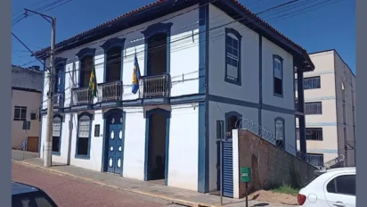 Processo seletivo Pitangui MG 2026 com fachada da Prefeitura Municipal de Pitangui