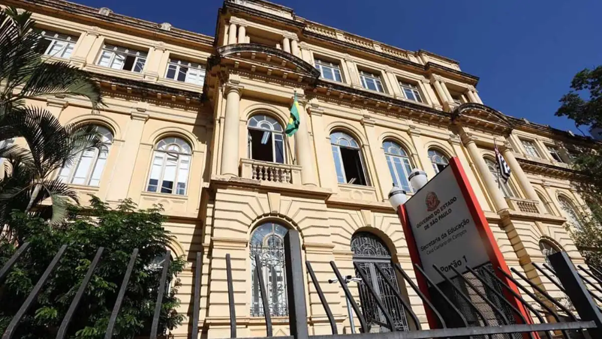 Fachada da Secretaria da Educação de São Paulo associada ao processo seletivo SEDUC SP