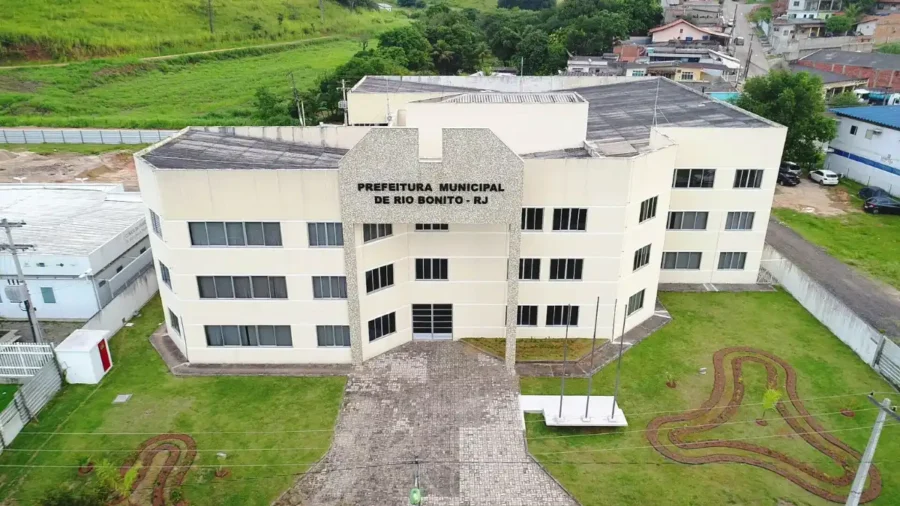 Prédio da Prefeitura de Rio Bonito durante o processo seletivo SME Rio Bonito