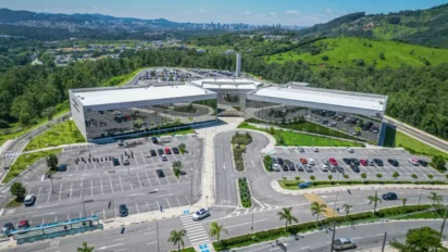 Processo seletivo Santana de Parnaíba SP com vista aérea do centro administrativo