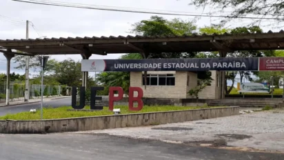 Processo seletivo UEPB 2026 para professores EaD com entrada da Universidade Estadual da Paraíba em destaque