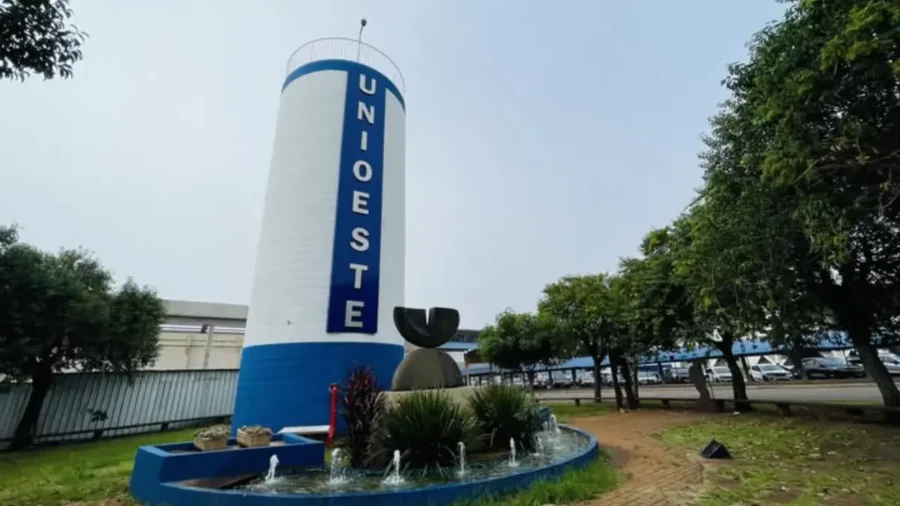 Torre da UNIOESTE com logotipo da universidade no processo seletivo UNIOESTE 2026