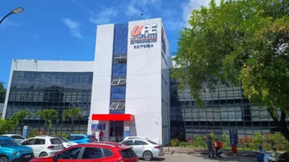 Fachada da Universidade de Pernambuco (UPE) relacionada ao processo seletivo UPE com resultado divulgado para vagas de níveis médio e superior