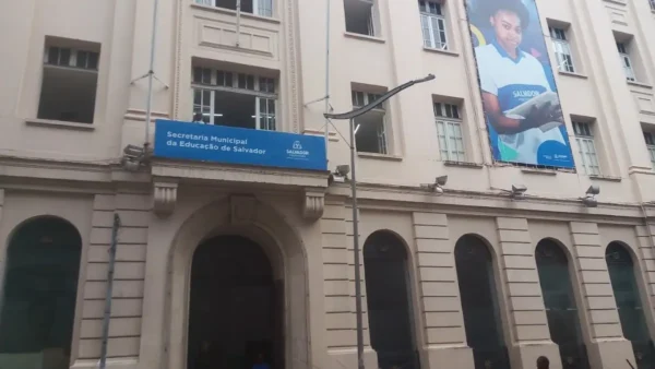 REDA SMED Salvador na fachada da Secretaria Municipal da Educação em prédio histórico na capital baiana