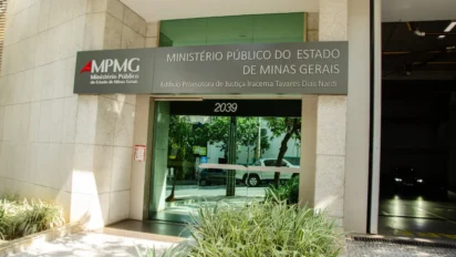 Fachada do edifício do Ministério Público de Minas Gerais com logotipo do MPMG e processo seletivo de Residência Jurídica