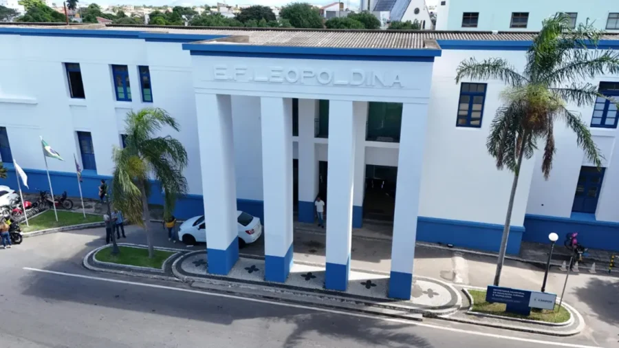 Resultado Campos dos Goytacazes RJ: Fachada da Escola Municipal Leopoldina, em Campos dos Goytacazes (RJ)