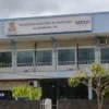 Fachada do prédio da Secretaria Municipal da Educação de Alagoinhas, com identificação da SEDUC em placa na parte superior do edifício. Foto: Divulgação/Prefeitura de Alagoinhas-BA