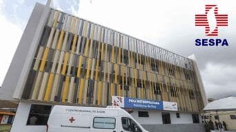 Fachada da Policlínica Metropolitana do Pará com ambulância estacionada e logotipo da SESPA no canto superior direito.