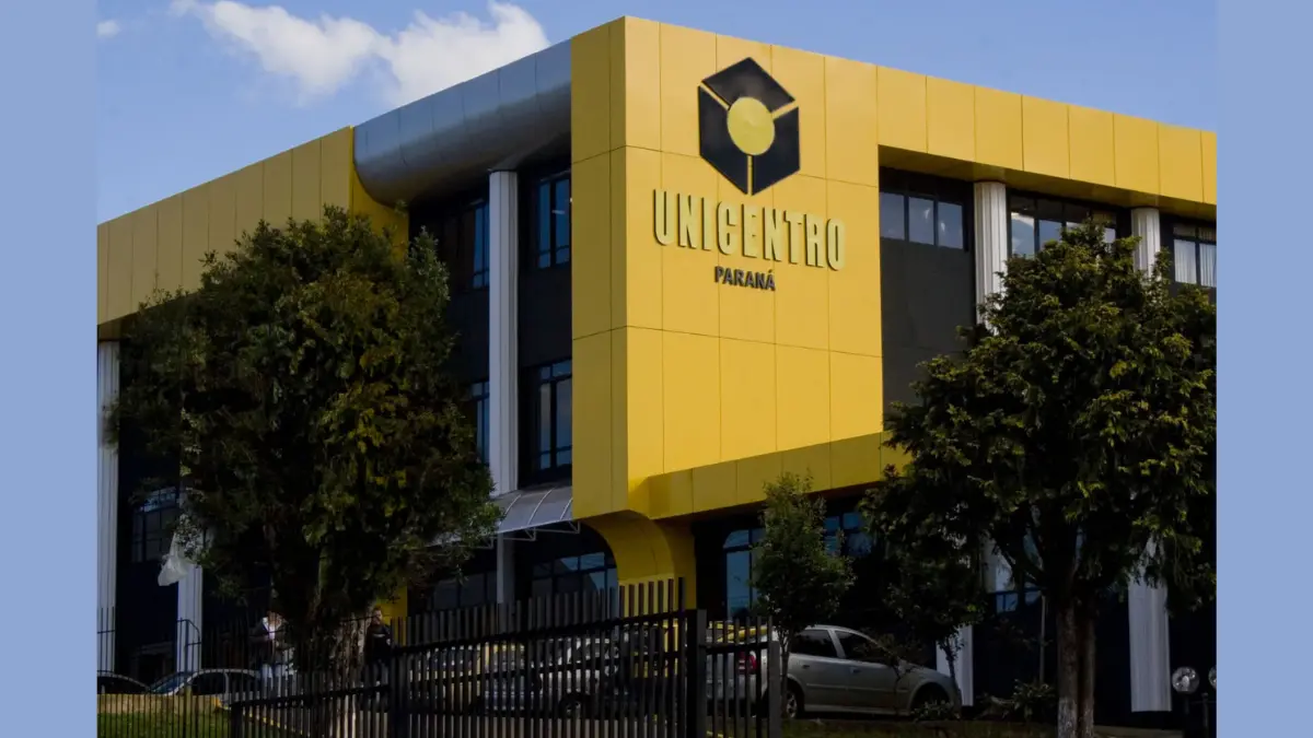 UNICENTRO abre 150 vagas para especialização EeD gratuita em Gestão em Saúde; veja detalhes 1 fachada da unicentro parana com predio institucional relacionado a especializacao ead gratuita